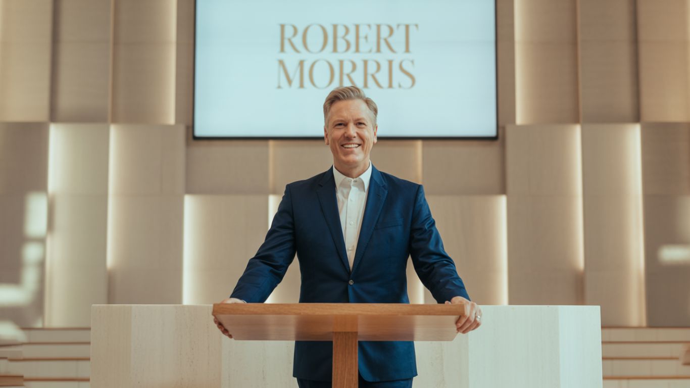 robert morris net worth